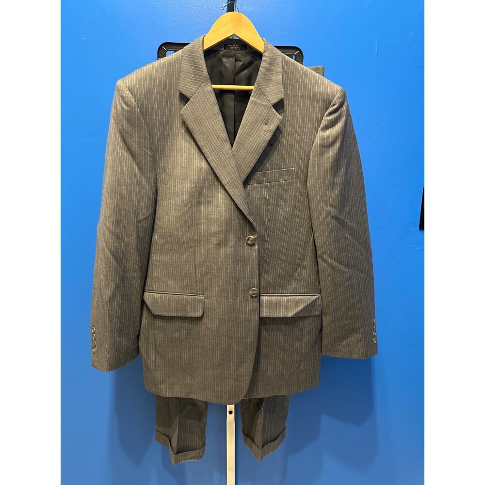 Jones New York Gray Pinstripe Suit 2-Piece R42 Classic Fit Mens Business Formal